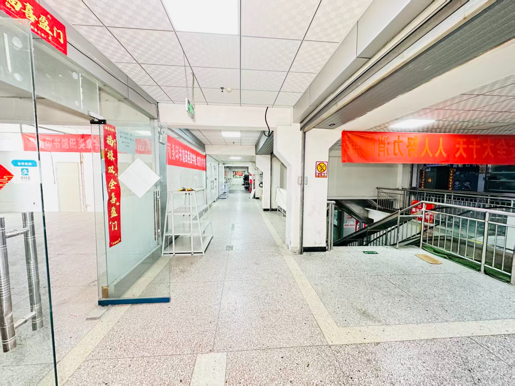 唐宫路引入人工智能技术应用场景，推动AI与商业、零售、电商、企业服务等领域融合发展。